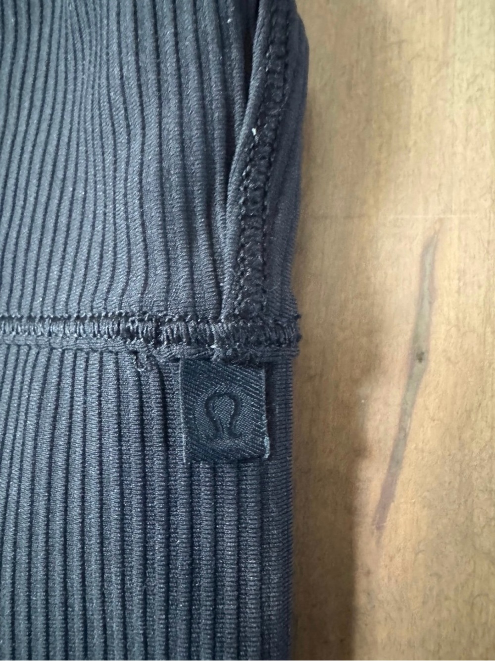 Lululemon estimated Size 2 Pivot Tank - Picture 2 of 3